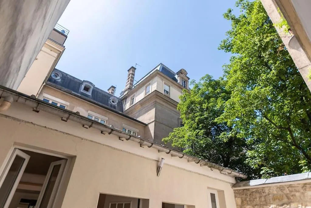 Superb And Design Near The Eiffel Tower Paris